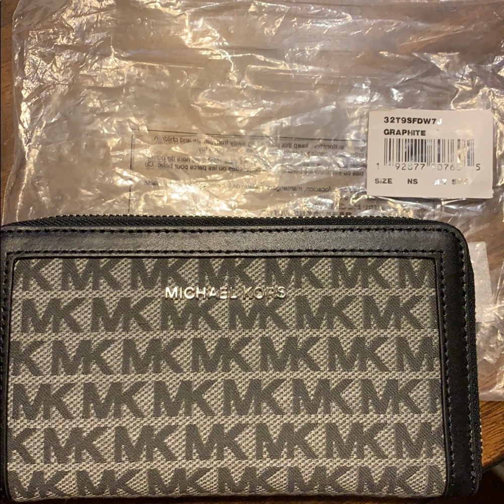 Michael Kors wristlet/wallet